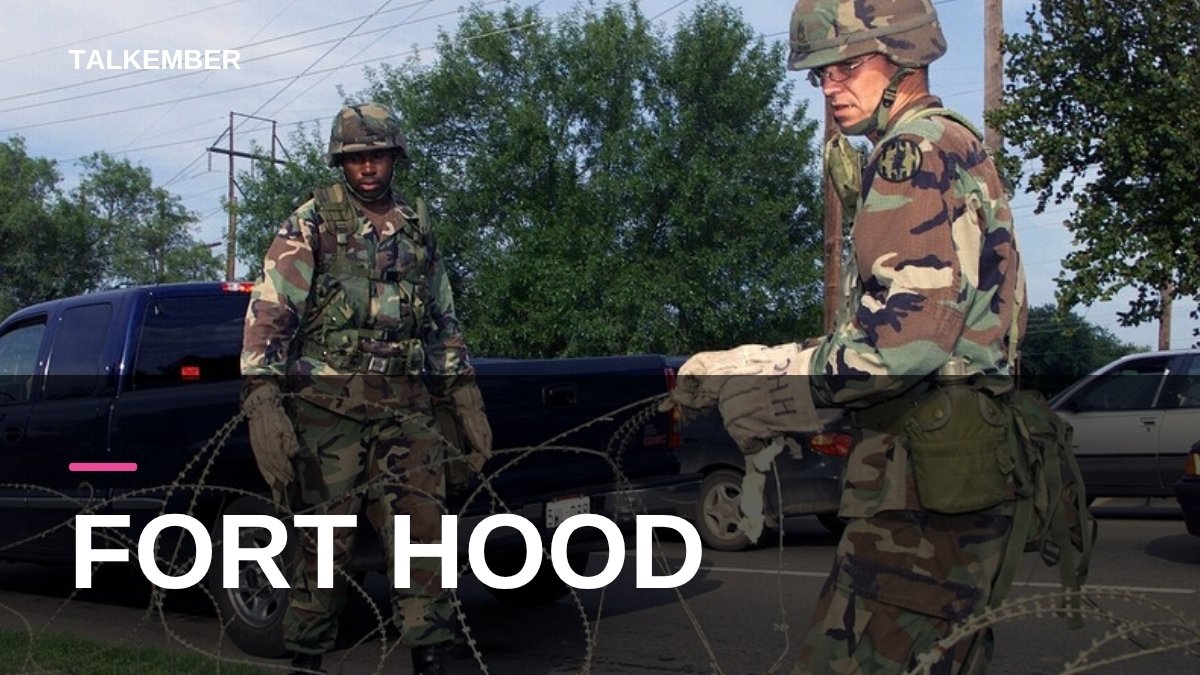 US Army soldiers placing concertina wire at the main gate entrance of Fort Hood, Texas (file photo, 2001)